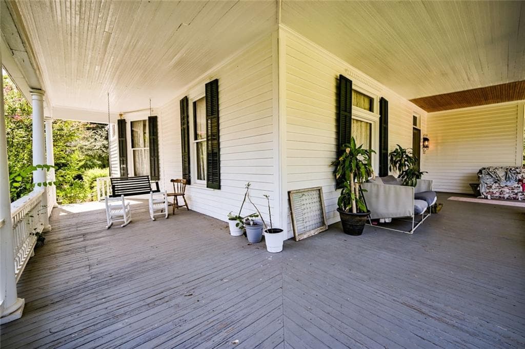 3 bedroom, 2 bathroom, 2,578 sq ft single family residence under contract at 4189 Emory Street, Covington, GA 30014 — photo 8