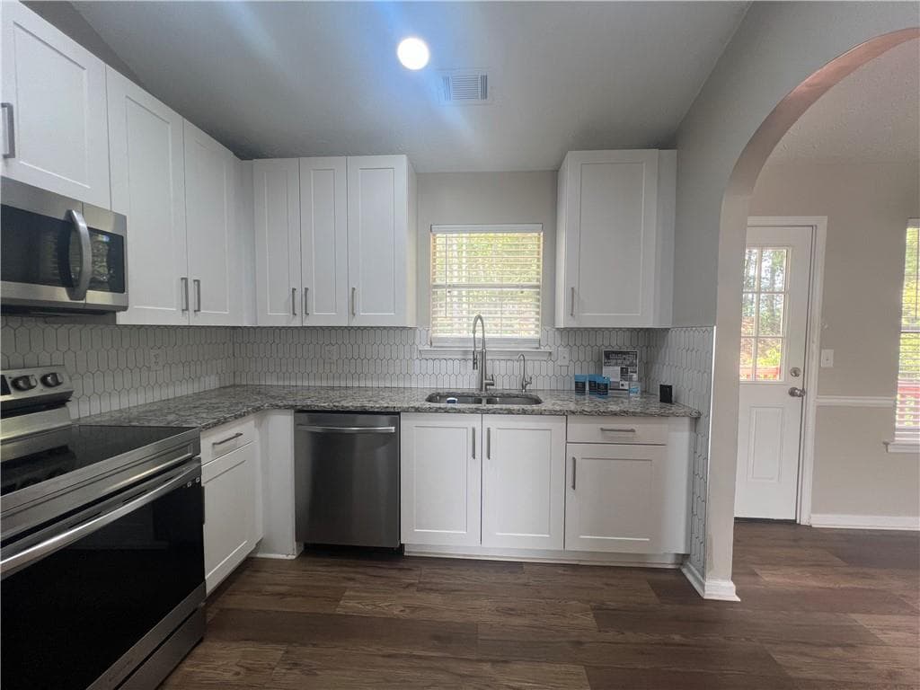 4 bedroom, 3 bathroom, 1,936 sq ft single family residence for sale at 418 Summer Hill Circle, Stockbridge, GA 30281 — photo 9