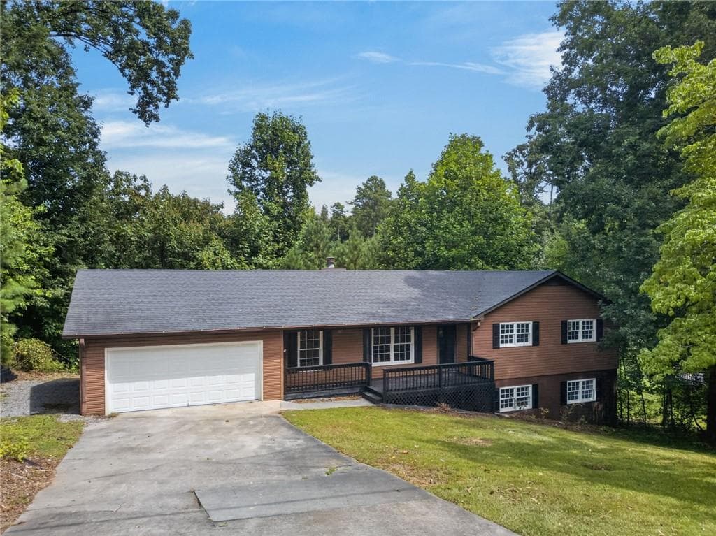 3 bedroom, 2 bathroom, 2,669 sq ft single family residence under contract at 110 Thornwood Drive, Rome, GA 30165