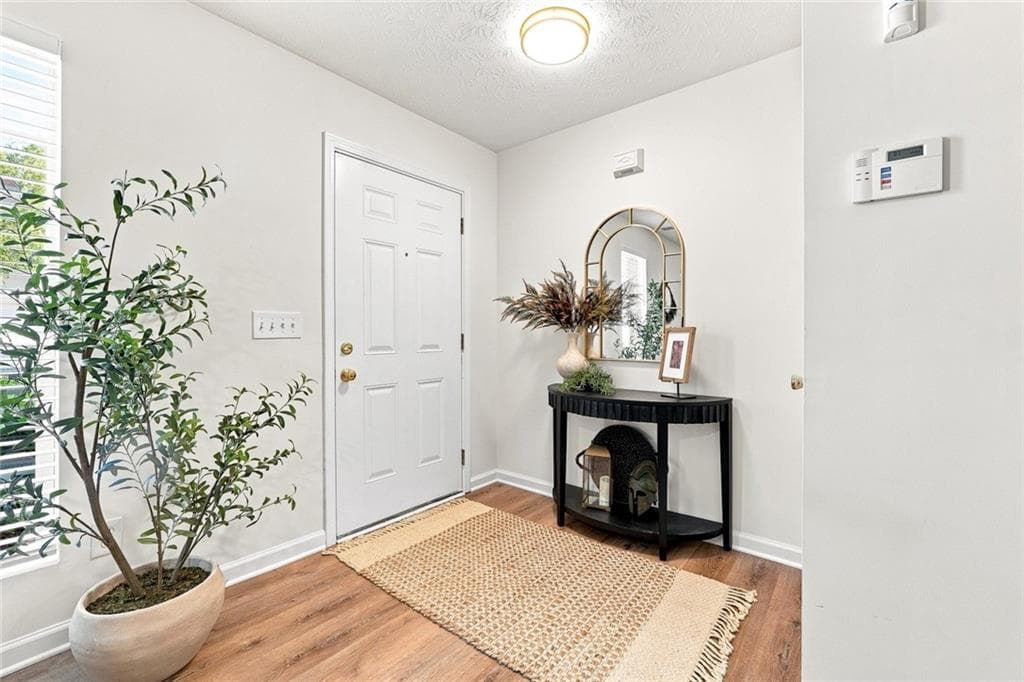 2 bedroom, 2 bathroom, 1,280 sq ft townhouse under contract at 5735 Strathmoor Manor Circle, Lithonia, GA 30058 — photo 3