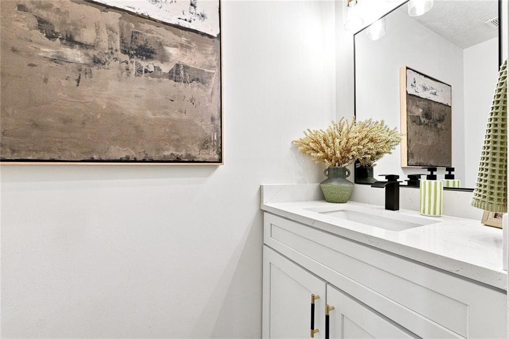 2 bedroom, 2 bathroom, 1,280 sq ft townhouse under contract at 5735 Strathmoor Manor Circle, Lithonia, GA 30058 — photo 7