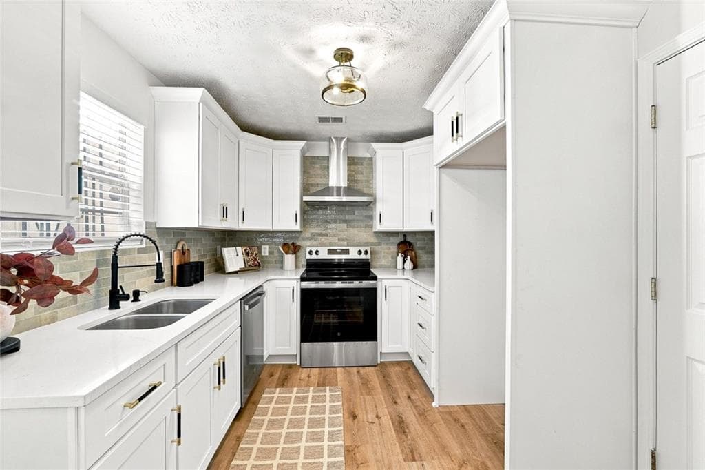 2 bedroom, 2 bathroom, 1,280 sq ft townhouse under contract at 5735 Strathmoor Manor Circle, Lithonia, GA 30058 — photo 8