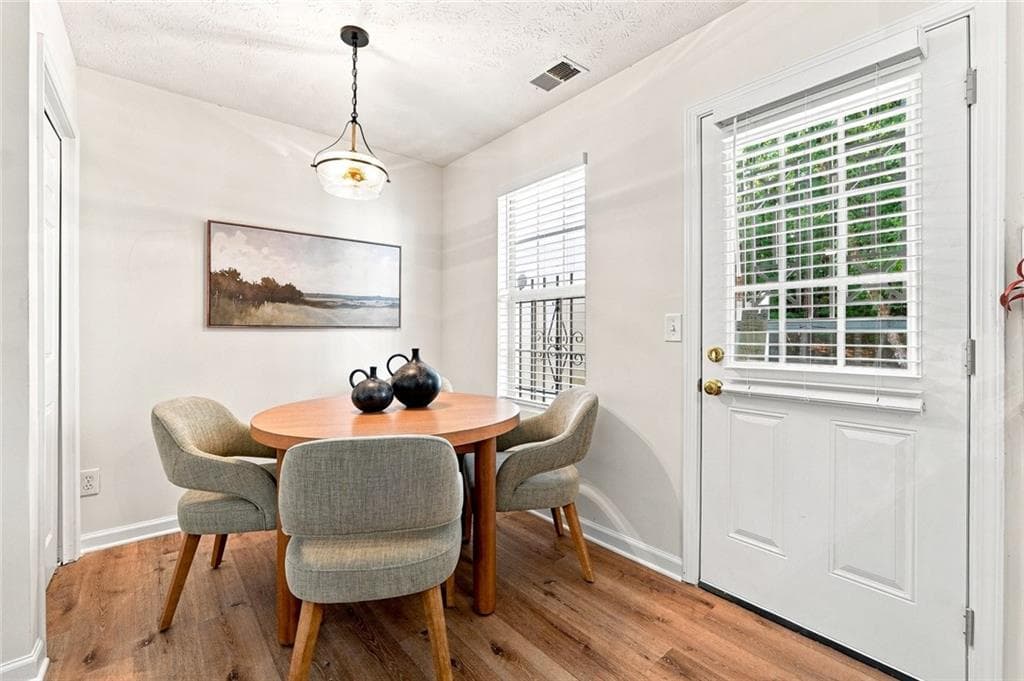 2 bedroom, 2 bathroom, 1,280 sq ft townhouse under contract at 5735 Strathmoor Manor Circle, Lithonia, GA 30058 — photo 9