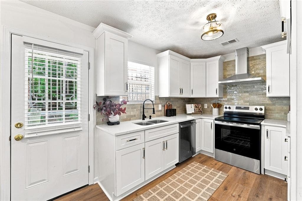 2 bedroom, 2 bathroom, 1,280 sq ft townhouse under contract at 5735 Strathmoor Manor Circle, Lithonia, GA 30058 — photo 10