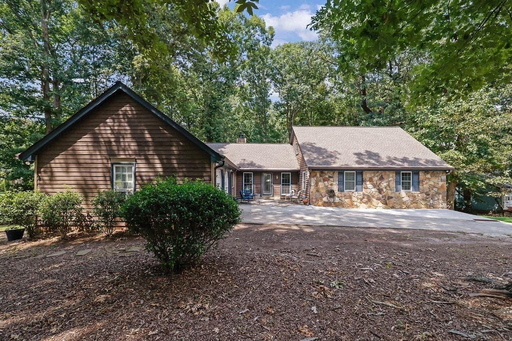 5 bedroom, 3 bathroom, 3,990 sq ft single family residence for sale at 1677 Heritage Drive, Snellville, GA 30078 — photo 7