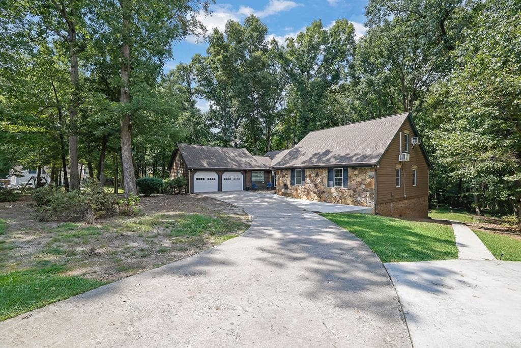 5 bedroom, 3 bathroom, 3,990 sq ft single family residence for sale at 1677 Heritage Drive, Snellville, GA 30078 — photo 8
