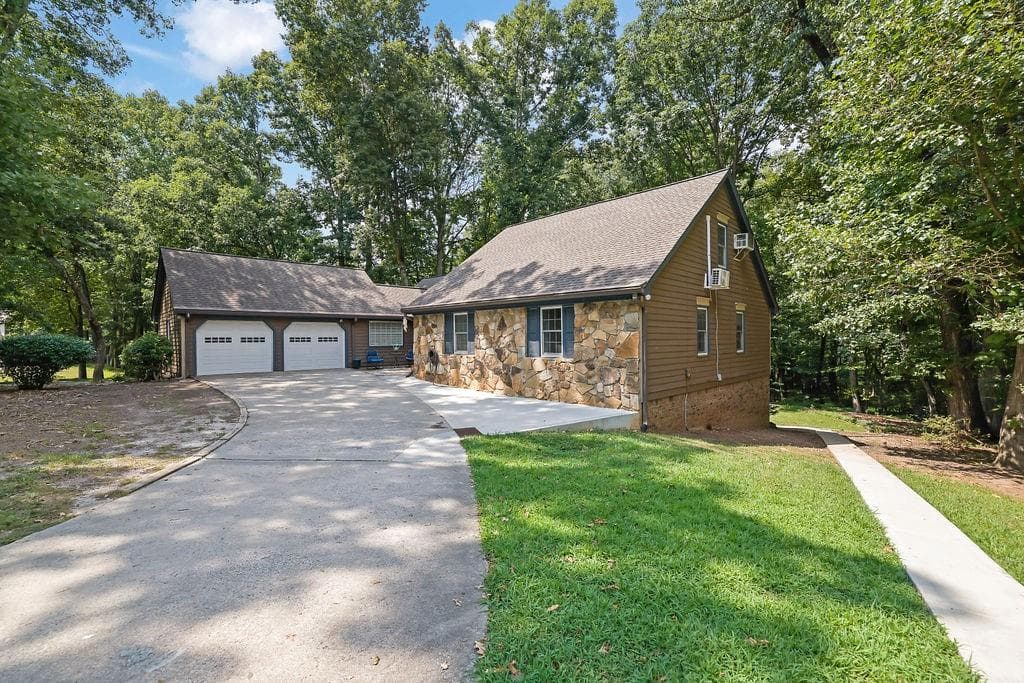 5 bedroom, 3 bathroom, 3,990 sq ft single family residence for sale at 1677 Heritage Drive, Snellville, GA 30078 — photo 9