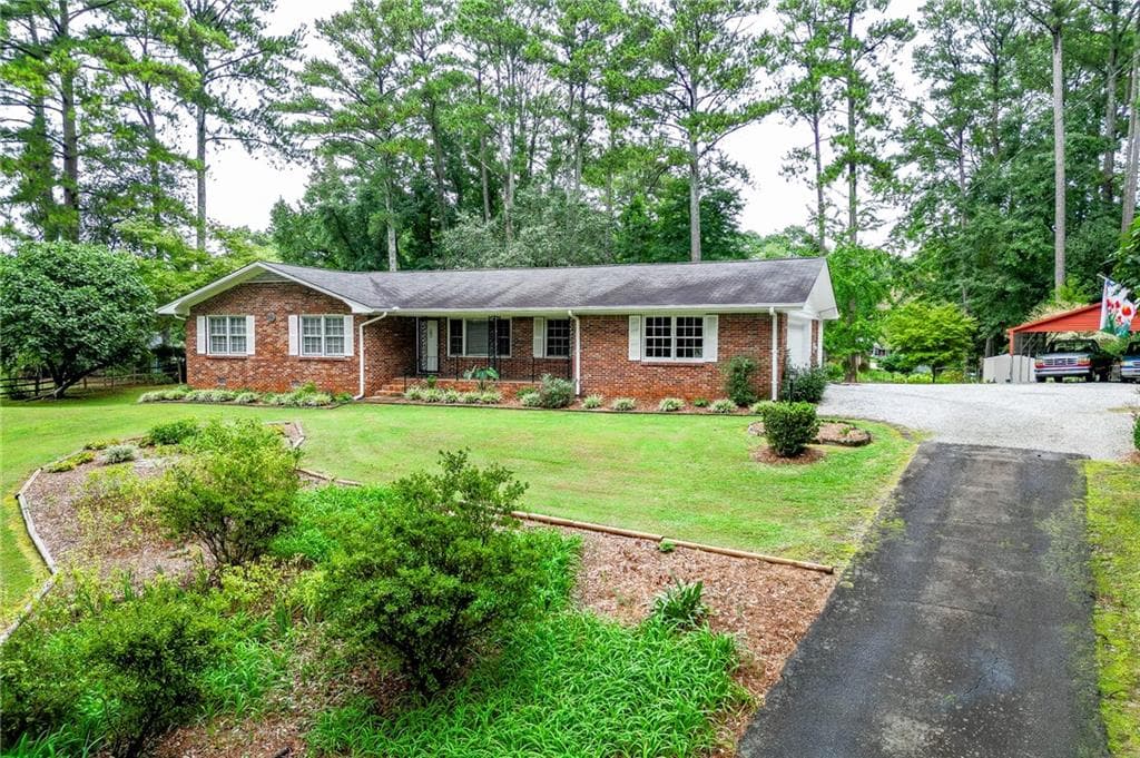 3 bedroom, 3 bathroom, 1,823 sq ft single family residence under contract at 944 Beaver Ruin Road, Lilburn, GA 30047 — photo 2