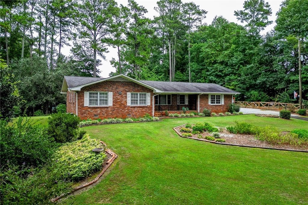 3 bedroom, 3 bathroom, 1,823 sq ft single family residence under contract at 944 Beaver Ruin Road, Lilburn, GA 30047 — photo 3