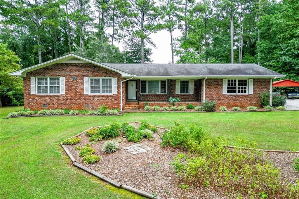 3 bedroom, 3 bathroom, 1,823 sq ft single family residence under contract at 944 Beaver Ruin Road, Lilburn, GA 30047 — photo 4