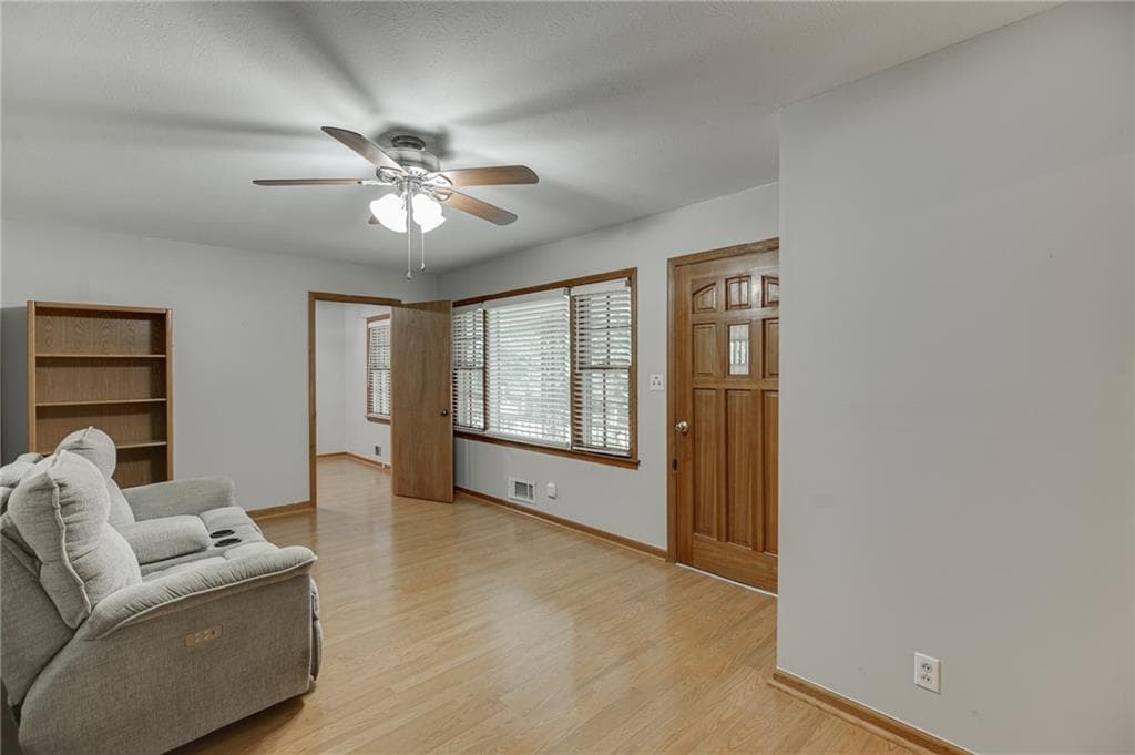 3 bedroom, 3 bathroom, 1,823 sq ft single family residence under contract at 944 Beaver Ruin Road, Lilburn, GA 30047 — photo 6