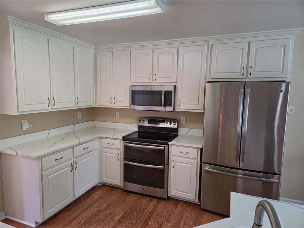 5 bedroom, 4 bathroom, 2,675 sq ft single family residence for sale at 850 Glenns Farm Way, Grayson, GA 30017 — photo 10