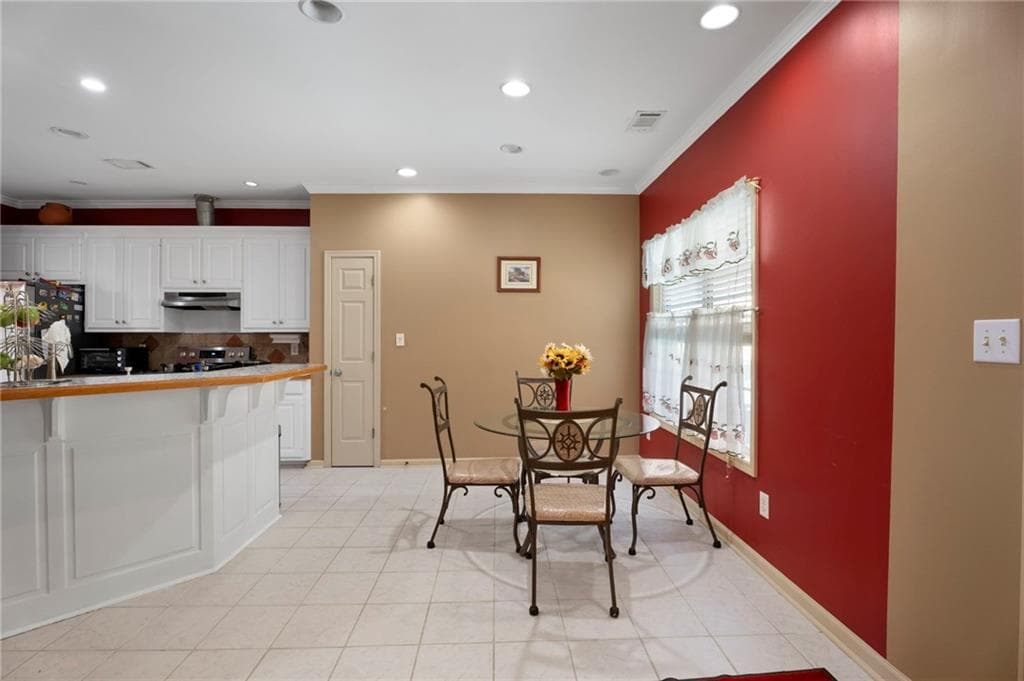 4 bedroom, 3 bathroom, 2,607 sq ft single family residence for sale at 1000 Georgian Hills Dr, Lawrenceville, GA 30045 — photo 8