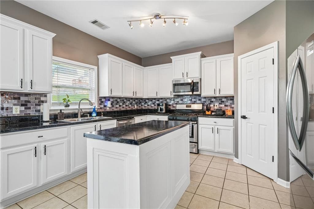 4 bedroom, 3 bathroom, 2,809 sq ft single family residence for sale at 105 Sagebrush Trail, Covington, GA 30014 — photo 7