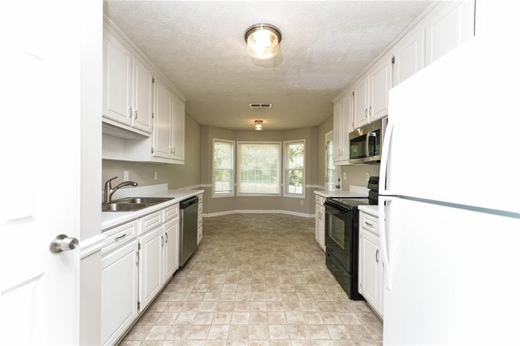3 bedroom, 2 bathroom, 1,626 sq ft single family residence under contract at 1014 Bay Ridge Drive, Lawrenceville, GA 30045 — photo 5