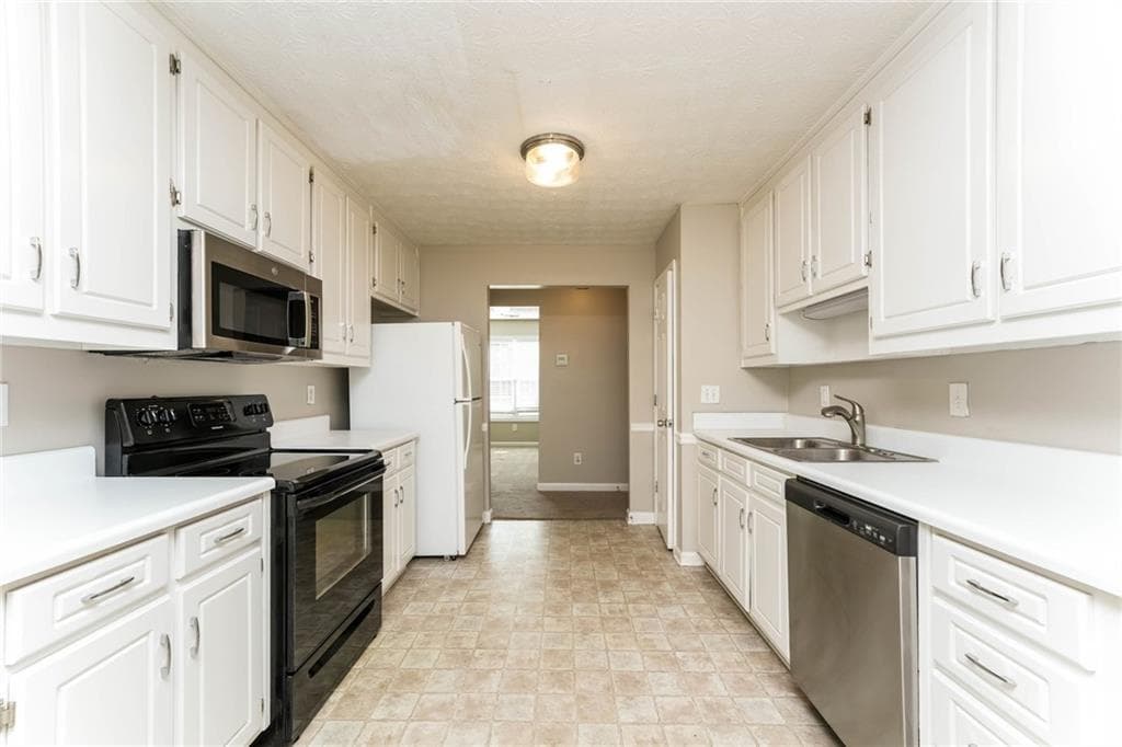 3 bedroom, 2 bathroom, 1,626 sq ft single family residence under contract at 1014 Bay Ridge Drive, Lawrenceville, GA 30045 — photo 6