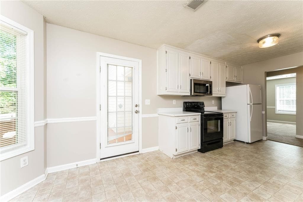 3 bedroom, 2 bathroom, 1,626 sq ft single family residence under contract at 1014 Bay Ridge Drive, Lawrenceville, GA 30045 — photo 9