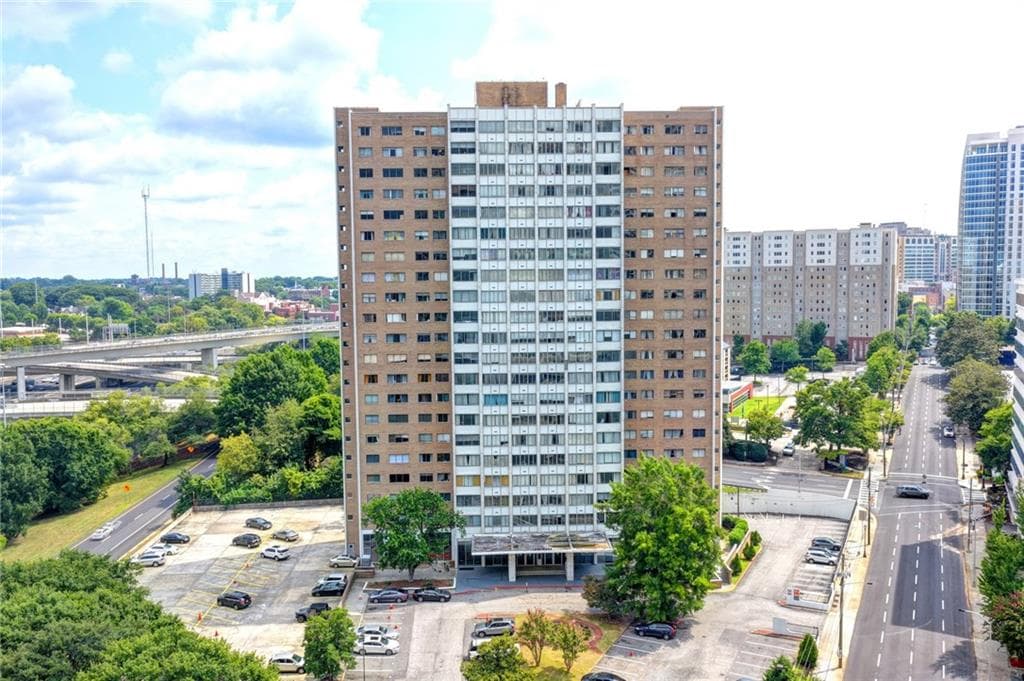 2 bedroom, 1 bathroom, 1,020 sq ft condominium for rent at 215 Piedmont Avenue 1009, Atlanta, GA 30308 for $1,800 a month — photo 3