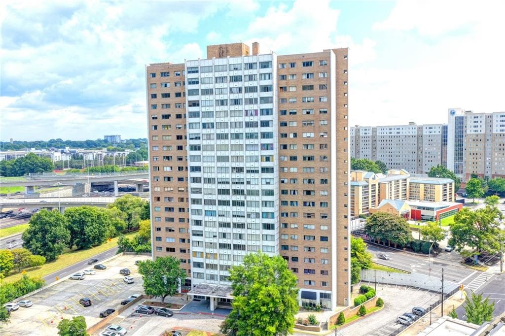 2 bedroom, 1 bathroom, 1,020 sq ft condominium for rent at 215 Piedmont Avenue 1009, Atlanta, GA 30308 for $1,800 a month — photo 4