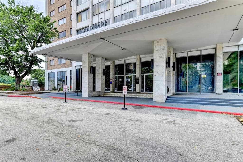 2 bedroom, 1 bathroom, 1,020 sq ft condominium for rent at 215 Piedmont Avenue 1009, Atlanta, GA 30308 for $1,800 a month — photo 5