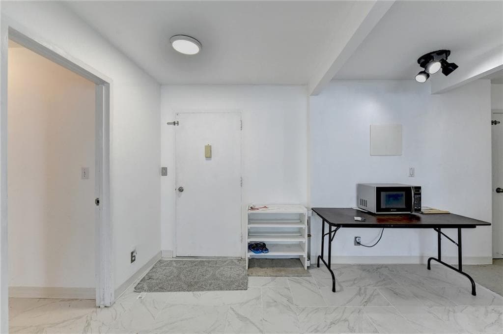 2 bedroom, 1 bathroom, 1,020 sq ft condominium for rent at 215 Piedmont Avenue 1009, Atlanta, GA 30308 for $1,800 a month — photo 9