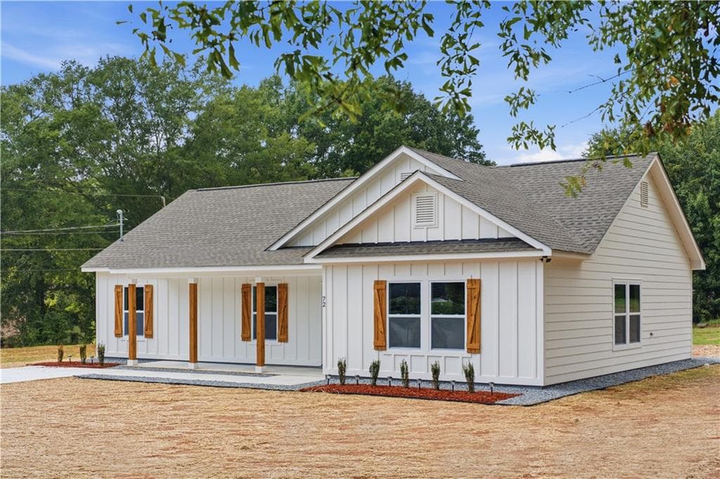 3 bedroom, 2 bathroom, 1,470 sq ft single family residence under contract at 72 Hunt Street, Hiram, GA 30141