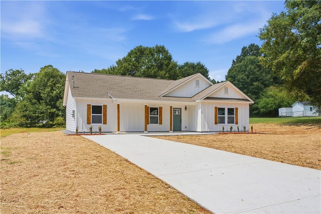 3 bedroom, 2 bathroom, 1,470 sq ft single family residence under contract at 72 Hunt Street, Hiram, GA 30141 — photo 3