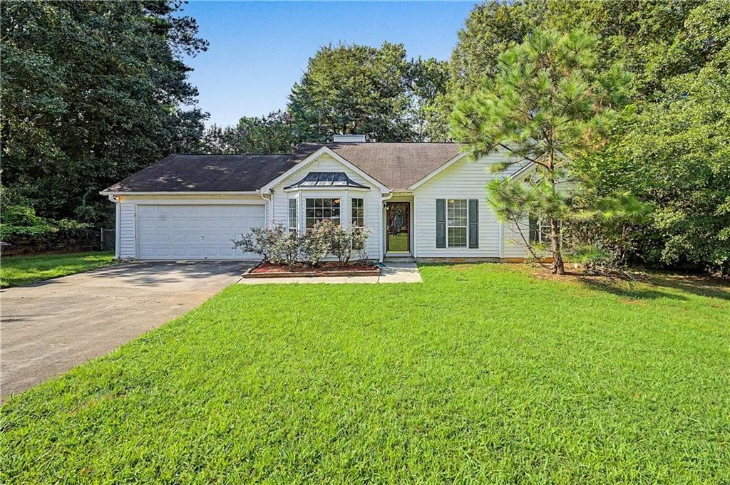 3 bedroom, 2 bathroom, 1,397 sq ft single family residence for sale at 204 Spring Circle, Stockbridge, GA 30281 — photo 2