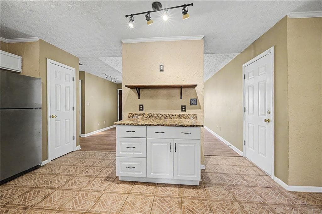 3 bedroom, 2 bathroom, 1,397 sq ft single family residence for sale at 204 Spring Circle, Stockbridge, GA 30281 — photo 8