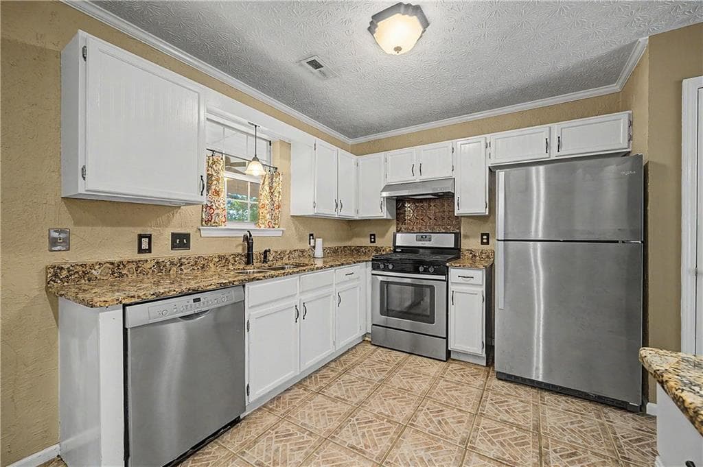 3 bedroom, 2 bathroom, 1,397 sq ft single family residence for sale at 204 Spring Circle, Stockbridge, GA 30281 — photo 9