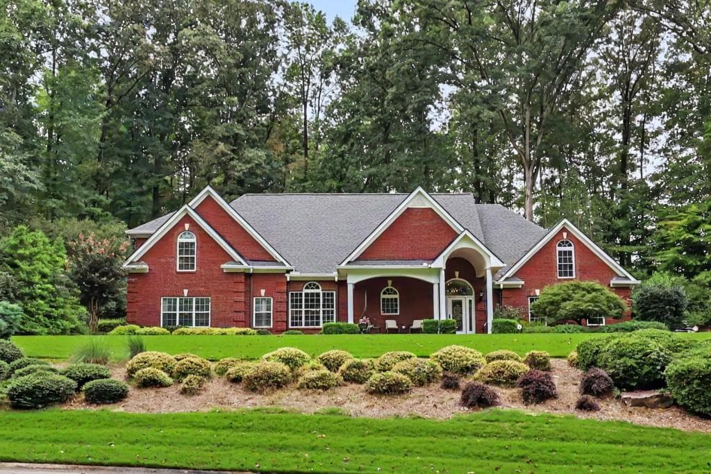 4 bedroom, 3 bathroom, 3,130 sq ft single family residence for sale at 272 Glen Lake Drive, Hoschton, GA 30548