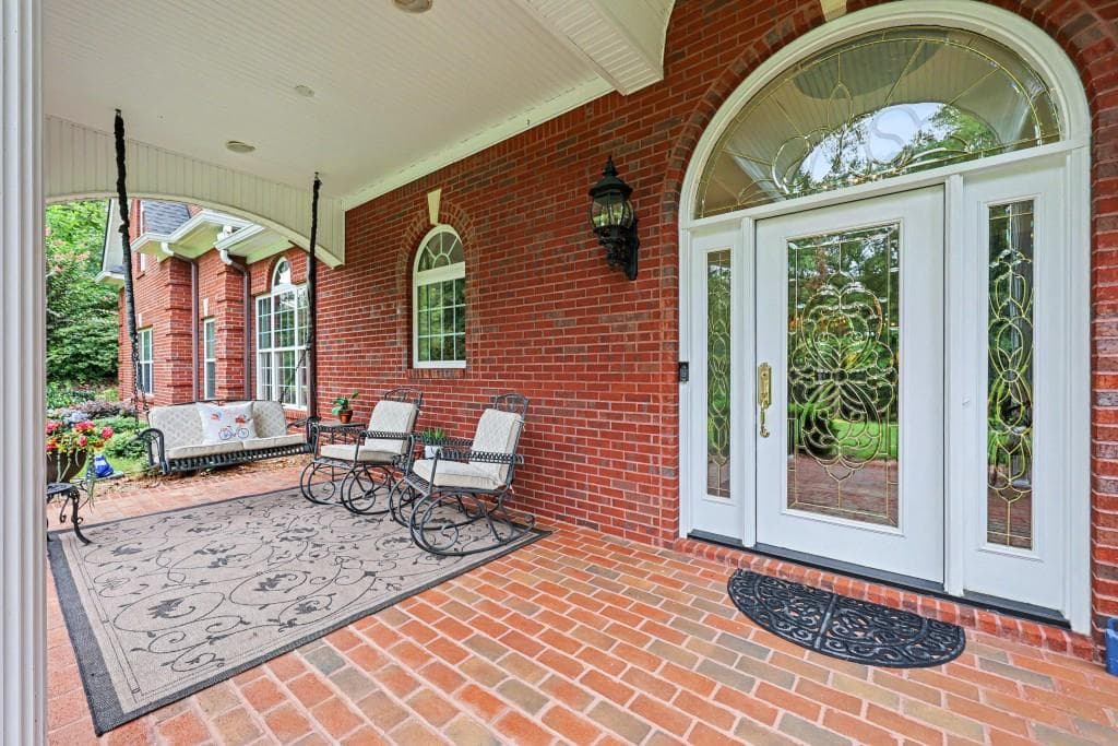 4 bedroom, 3 bathroom, 3,130 sq ft single family residence for sale at 272 Glen Lake Drive, Hoschton, GA 30548 — photo 2
