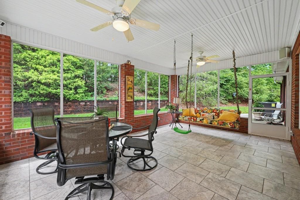 4 bedroom, 3 bathroom, 3,130 sq ft single family residence for sale at 272 Glen Lake Drive, Hoschton, GA 30548 — photo 5