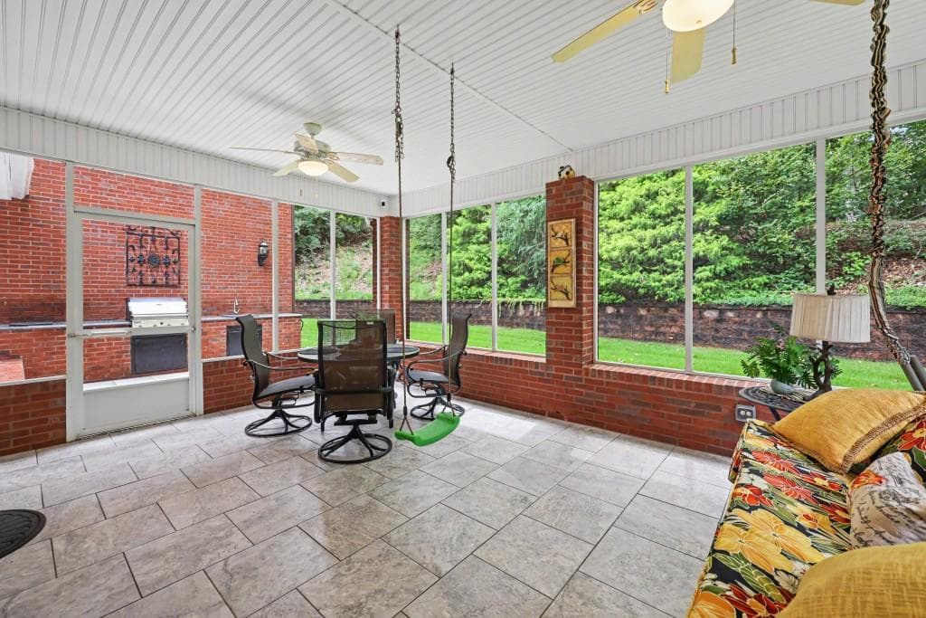 4 bedroom, 3 bathroom, 3,130 sq ft single family residence for sale at 272 Glen Lake Drive, Hoschton, GA 30548 — photo 6
