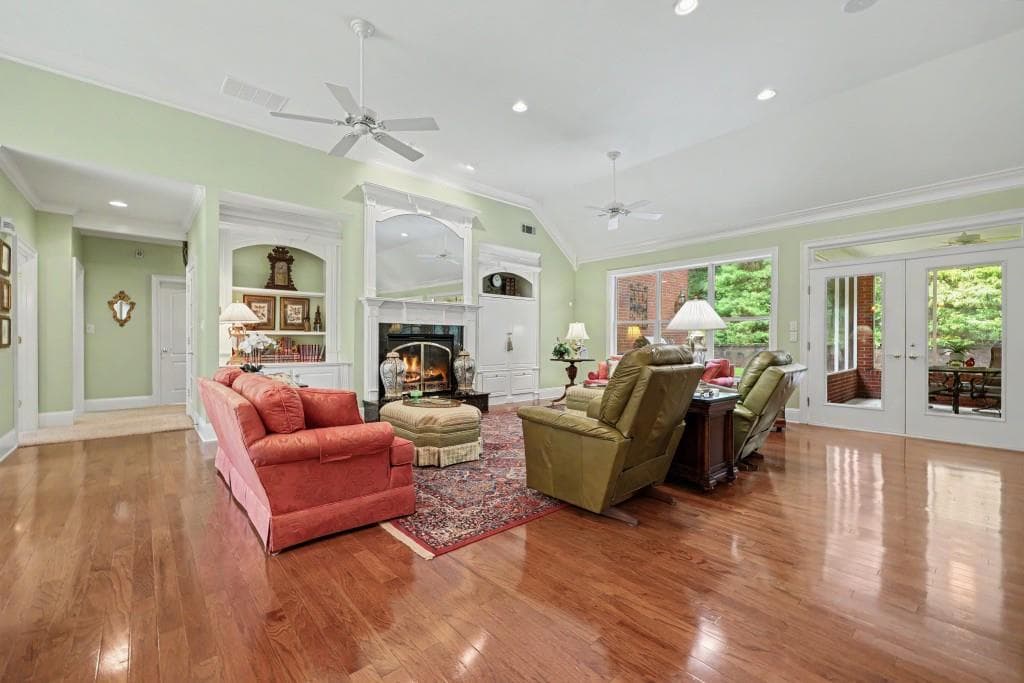 4 bedroom, 3 bathroom, 3,130 sq ft single family residence for sale at 272 Glen Lake Drive, Hoschton, GA 30548 — photo 10