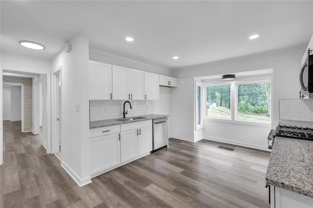 5 bedroom, 4 bathroom, 3,657 sq ft single family residence for sale at 2541 Poplar Street, Snellville, GA 30078 — photo 8