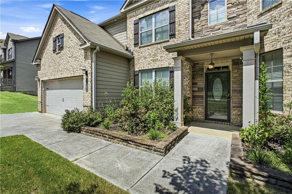 5 bedroom, 4 bathroom, 3,492 sq ft single family residence for sale at 366 Gail Pond Drive, Lawrenceville, GA 30045 — photo 2