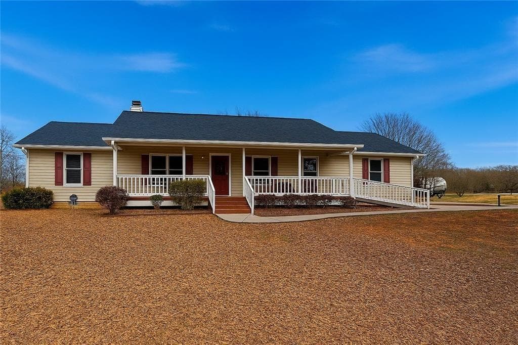 4 bedroom, 3 bathroom, 2,703 sq ft single family residence for sale at 298 Trestle Road, Locust Grove, GA 30248 — photo 2