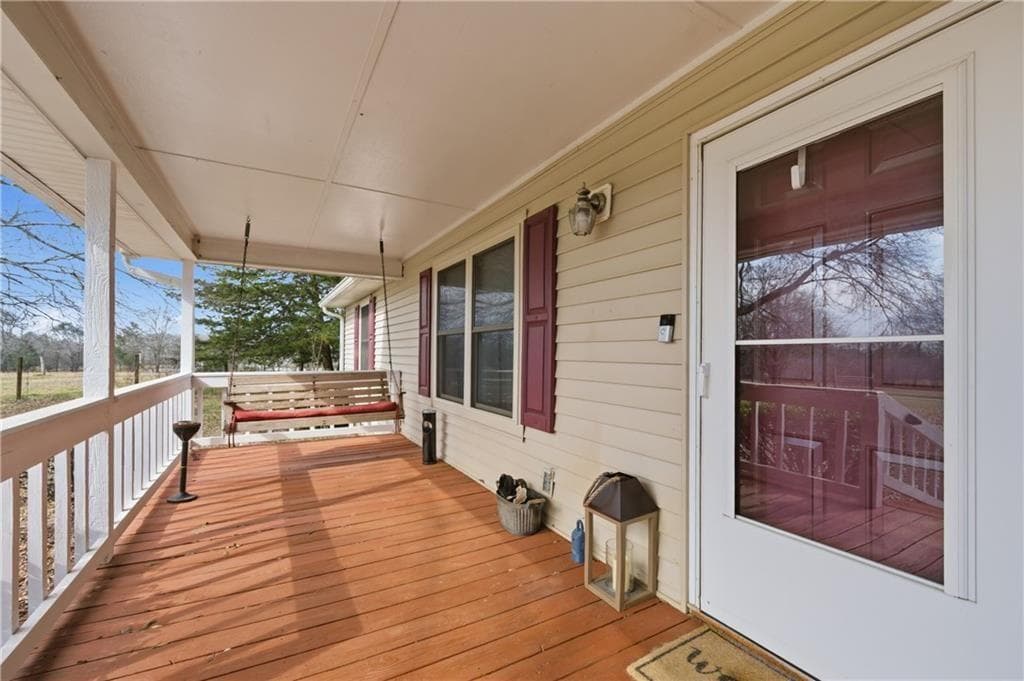 4 bedroom, 3 bathroom, 2,703 sq ft single family residence for sale at 298 Trestle Road, Locust Grove, GA 30248 — photo 3