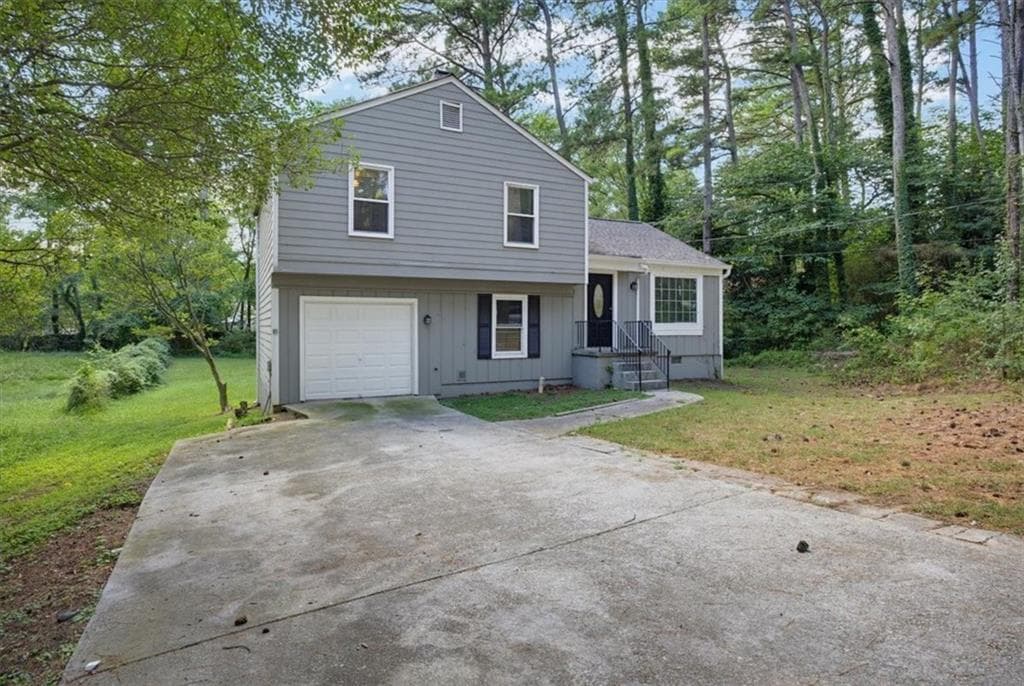 3 bedroom, 2 bathroom, 1,423 sq ft single family residence for sale at 429 Sherwood Circle, Stone Mountain, GA 30087 — photo 2