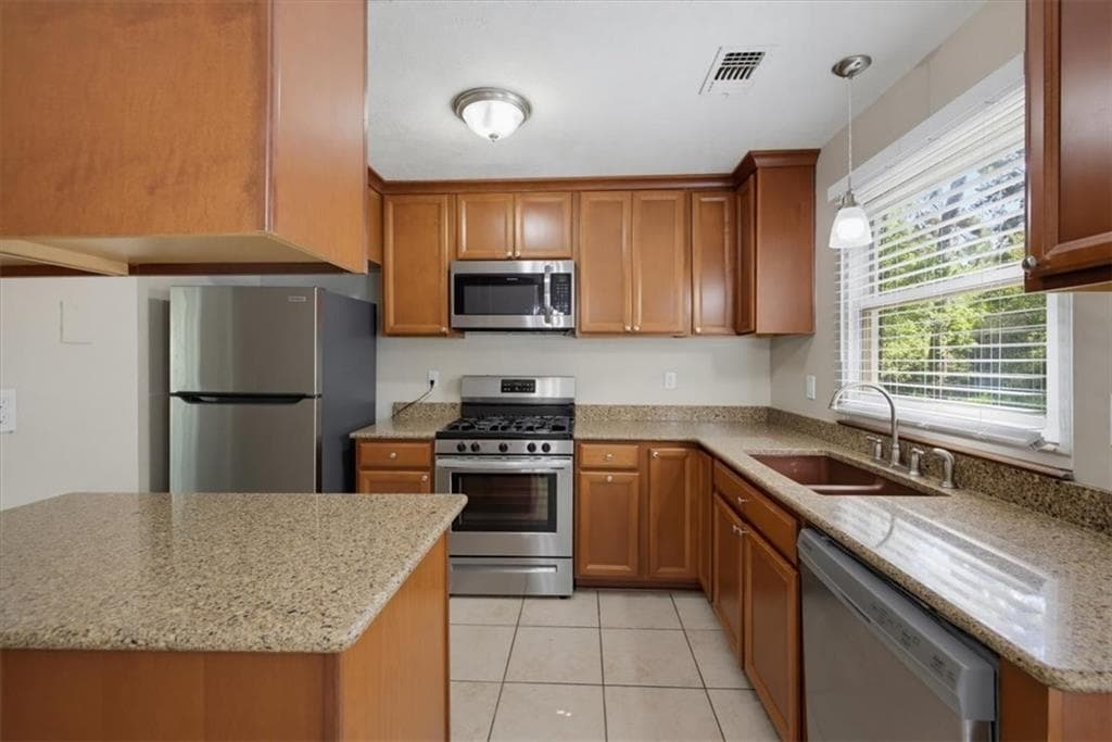 3 bedroom, 2 bathroom, 1,423 sq ft single family residence for sale at 429 Sherwood Circle, Stone Mountain, GA 30087 — photo 10