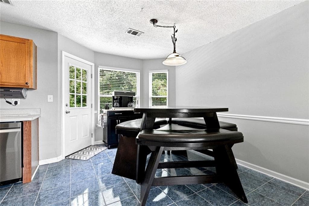 4 bedroom, 3 bathroom, 2,705 sq ft single family residence under contract at 216 Mystic Hollow, Canton, GA 30114 — photo 8
