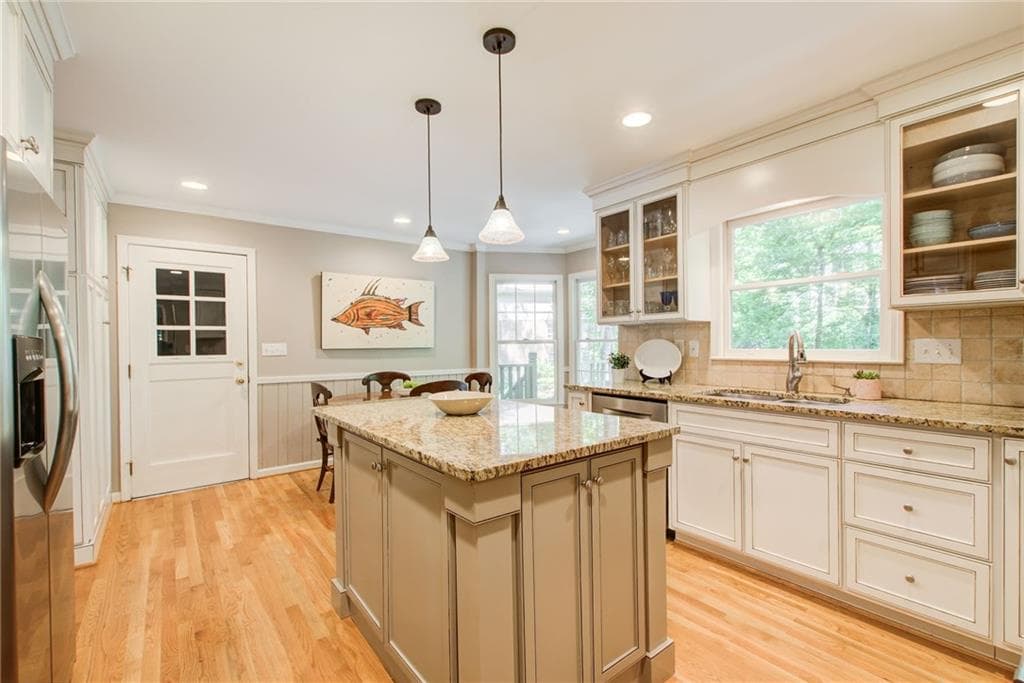 4 bedroom, 4 bathroom, 2,632 sq ft single family residence under contract at 635 Winding Creek Court, Sandy Springs, GA 30328 — photo 5