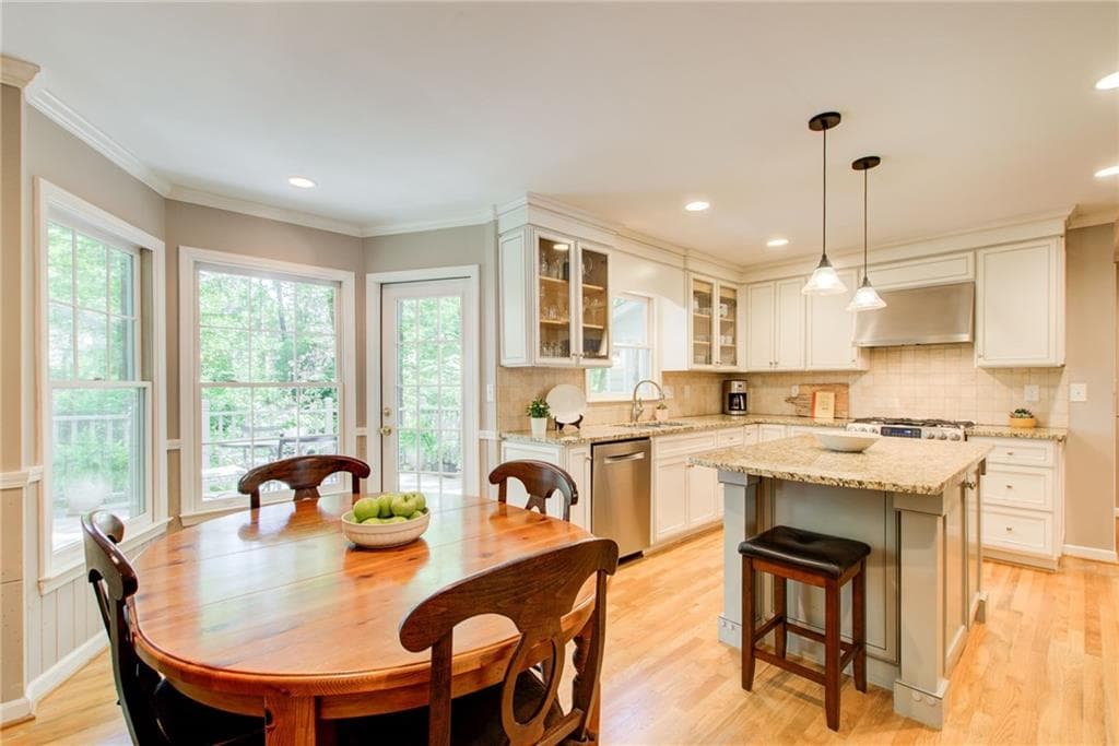 4 bedroom, 4 bathroom, 2,632 sq ft single family residence under contract at 635 Winding Creek Court, Sandy Springs, GA 30328 — photo 7