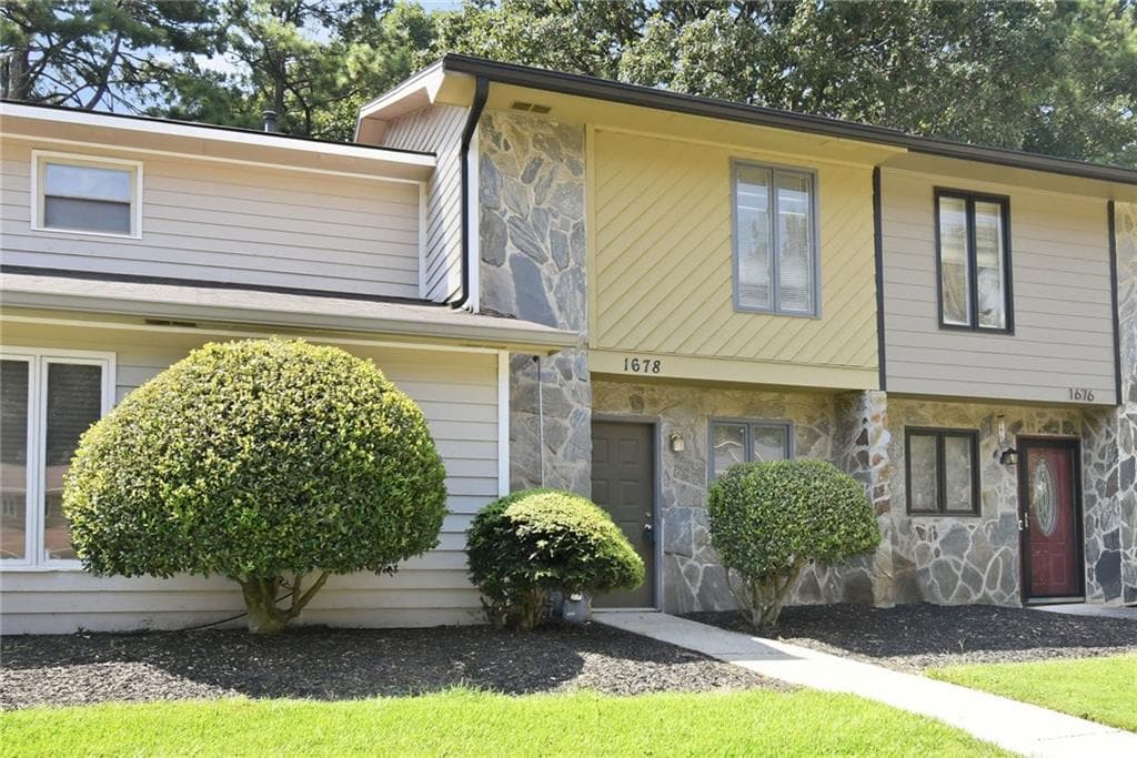 2 bedroom, 4 bathroom, 1,054 sq ft townhouse for rent at 1678 Wynndowne Trail, Smyrna, GA 30080 for $1,635 a month — photo 1 of 17