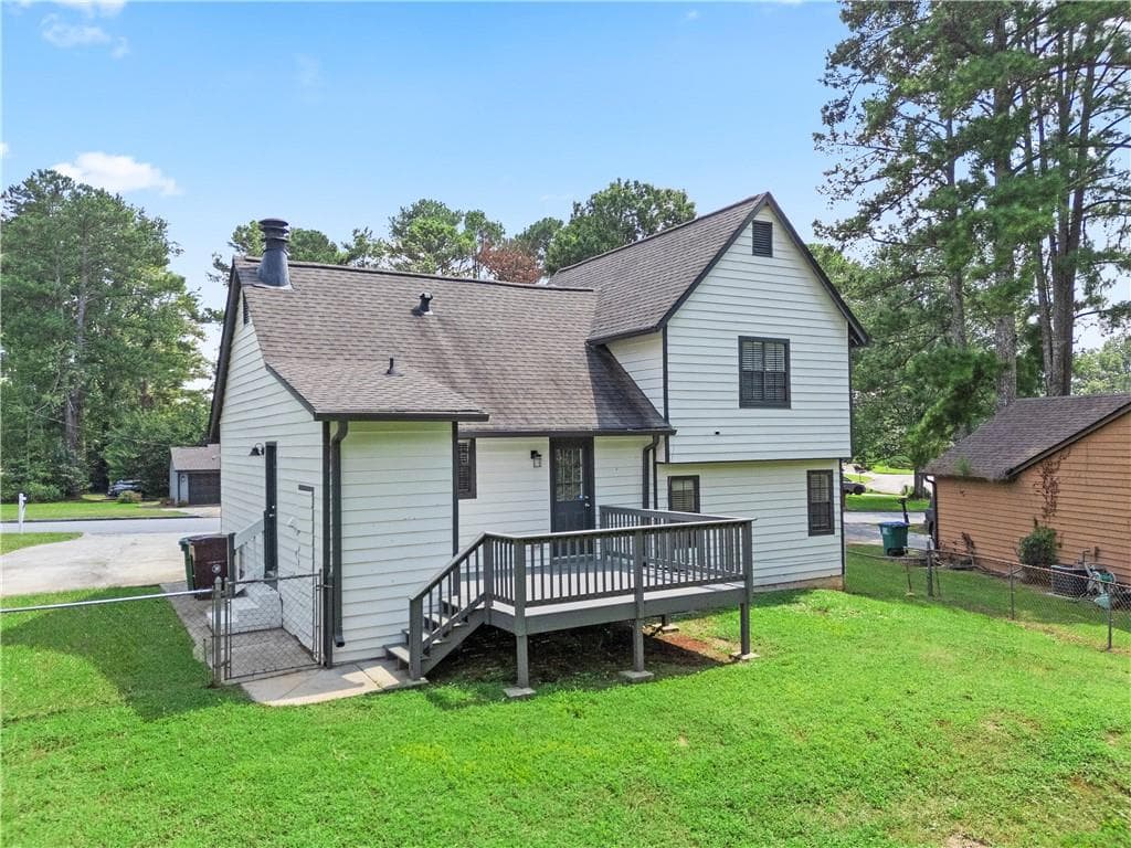 3 bedroom, 2 bathroom, 1,299 sq ft single family residence for sale at 9386 Woodknoll Lane, Jonesboro, GA 30238 — photo 2