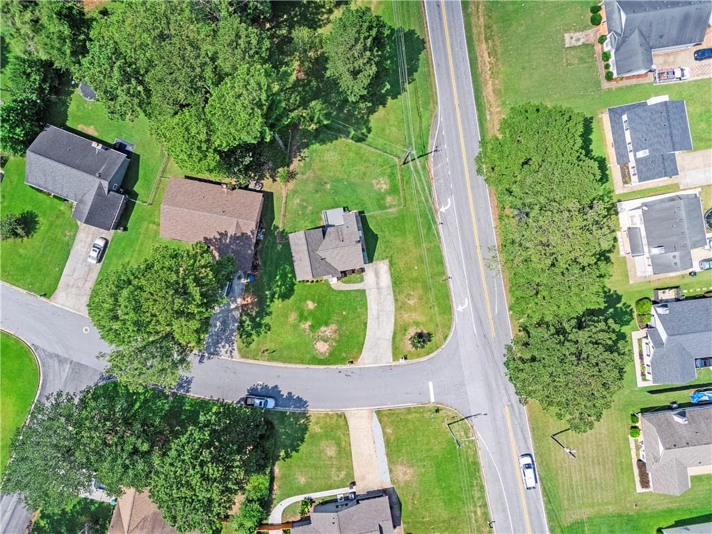 3 bedroom, 2 bathroom, 1,299 sq ft single family residence for sale at 9386 Woodknoll Lane, Jonesboro, GA 30238 — photo 5