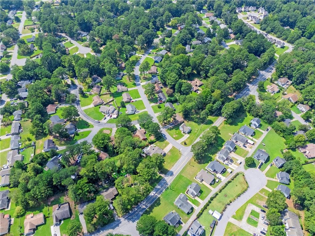 3 bedroom, 2 bathroom, 1,299 sq ft single family residence for sale at 9386 Woodknoll Lane, Jonesboro, GA 30238 — photo 7
