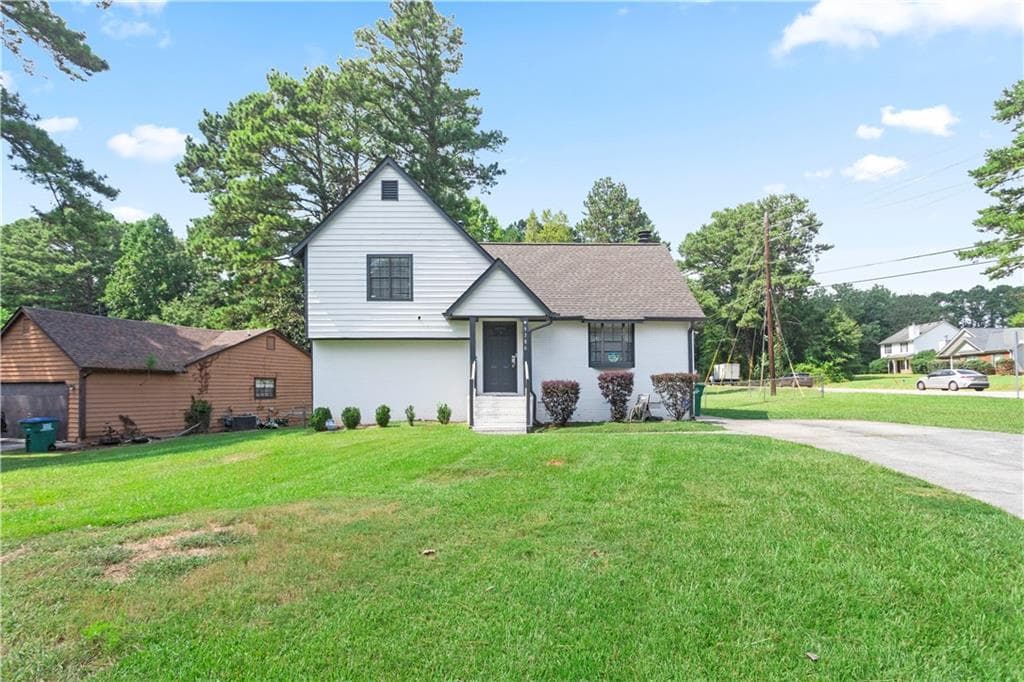 3 bedroom, 2 bathroom, 1,299 sq ft single family residence for sale at 9386 Woodknoll Lane, Jonesboro, GA 30238 — photo 10