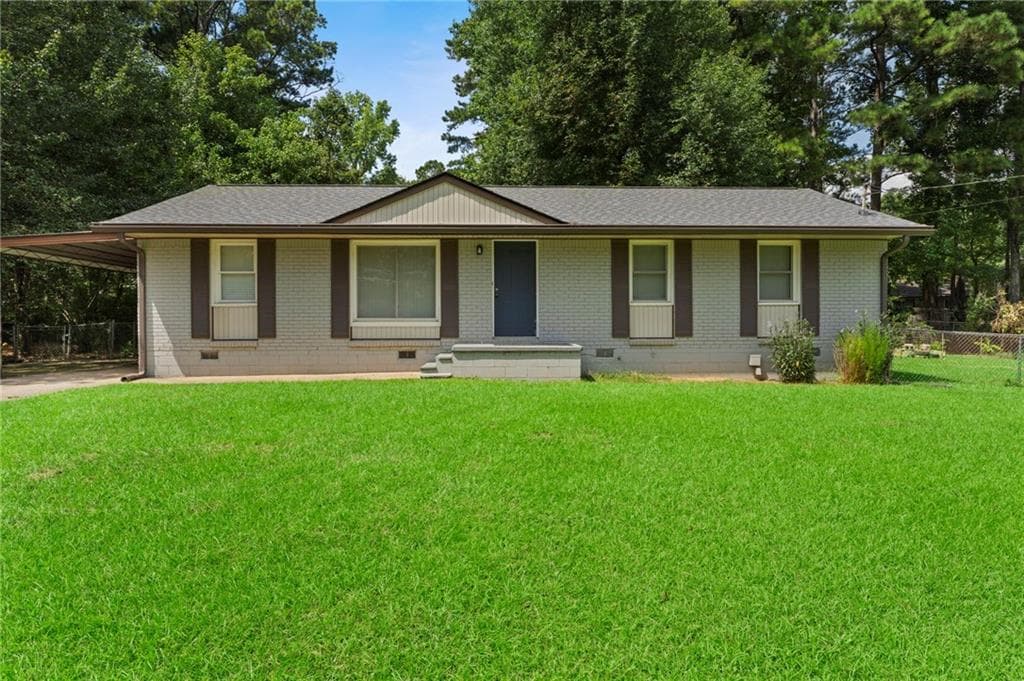 3 bedroom, 2 bathroom, 1,275 sq ft single family residence for sale at 8839 Channing Drive, Jonesboro, GA 30238 — photo 2